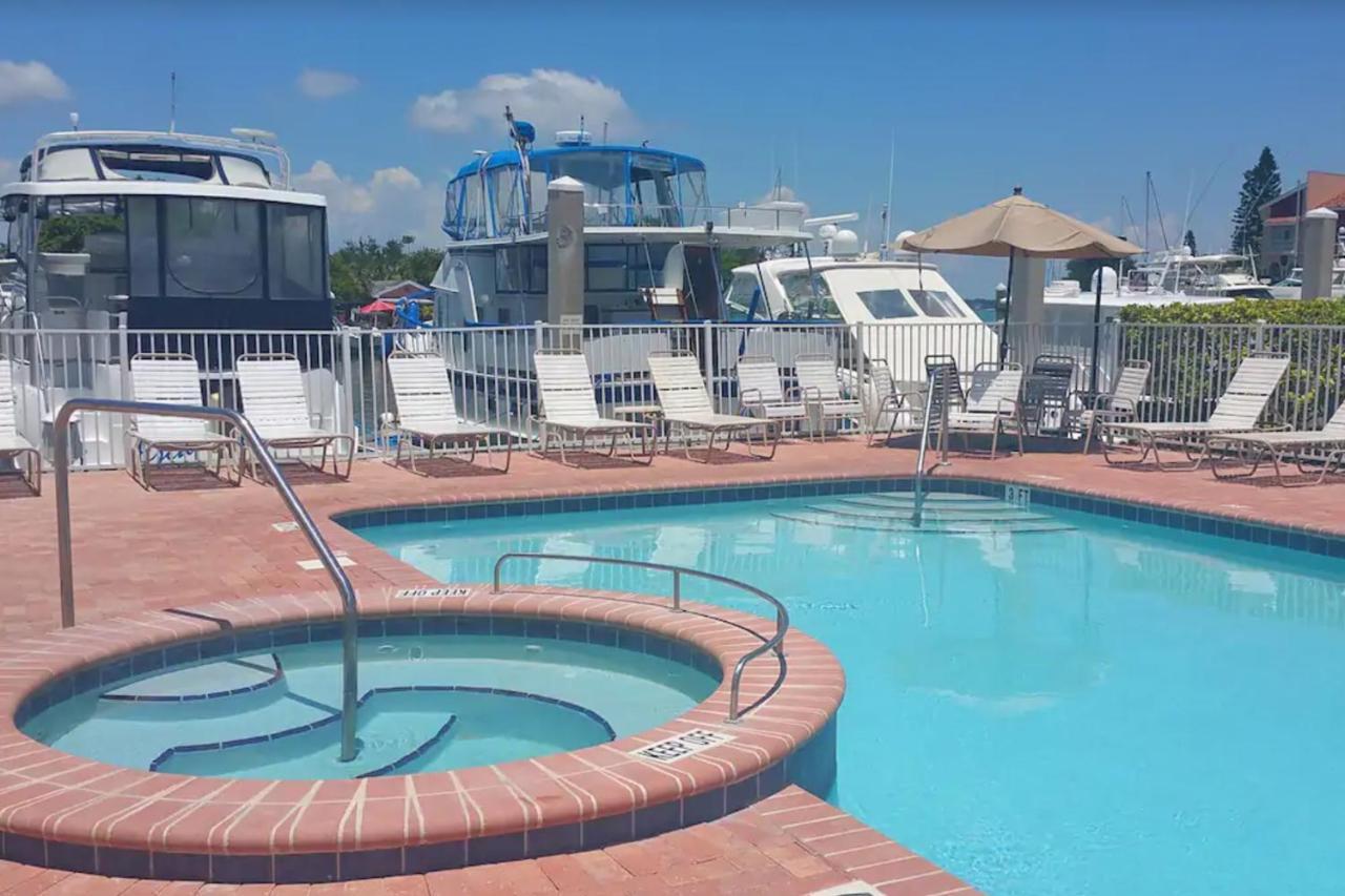 Bay Front Oasis Appartement St. Pete Beach Buitenkant foto
